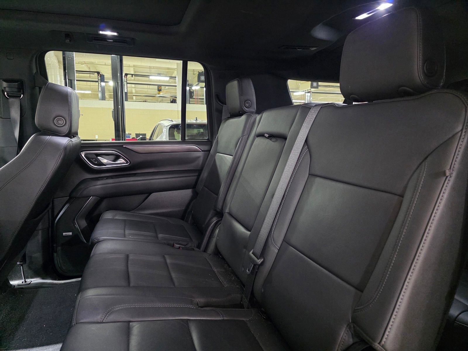 Used 2024 Chevrolet Suburban LT w/ LT Signature Package image 12