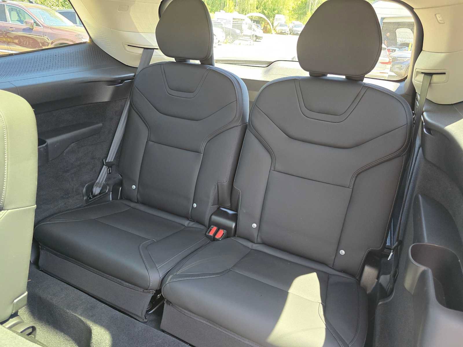Used 2025 Volvo EX90 Plus AWD/4WD image 17