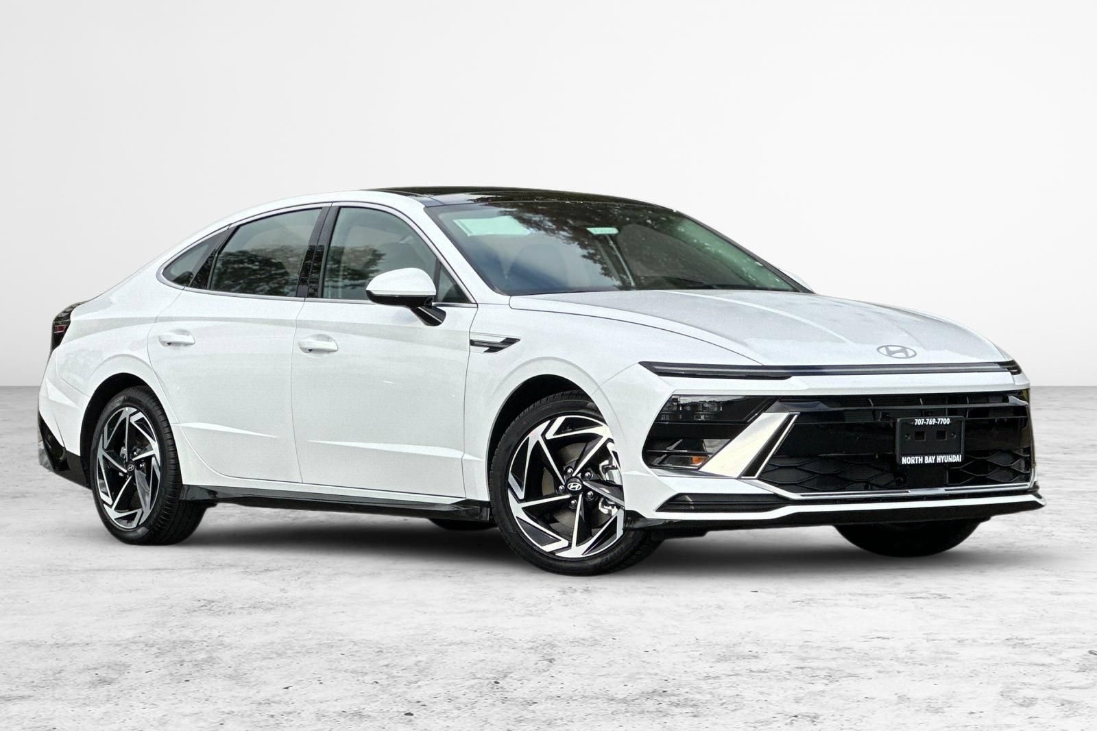 Used 2025 Hyundai Sonata SEL FWD image 2
