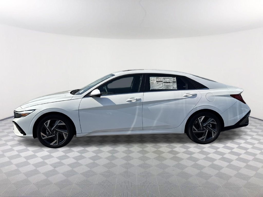 Used 2025 Hyundai Elantra SEL FWD image 8
