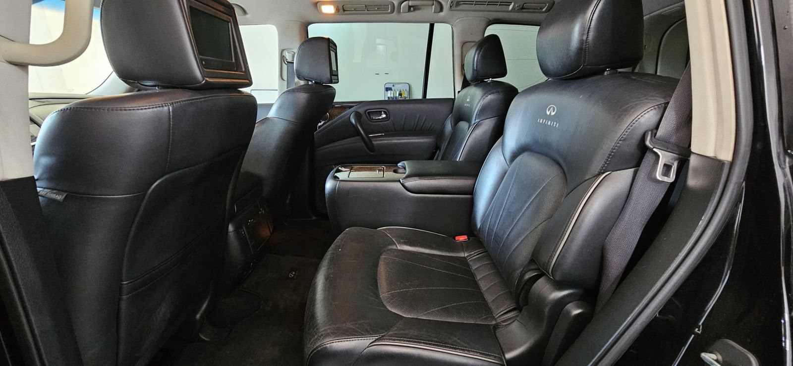 Used 2012 INFINITI QX56 4WD w/ Deluxe Touring Pkg image 16