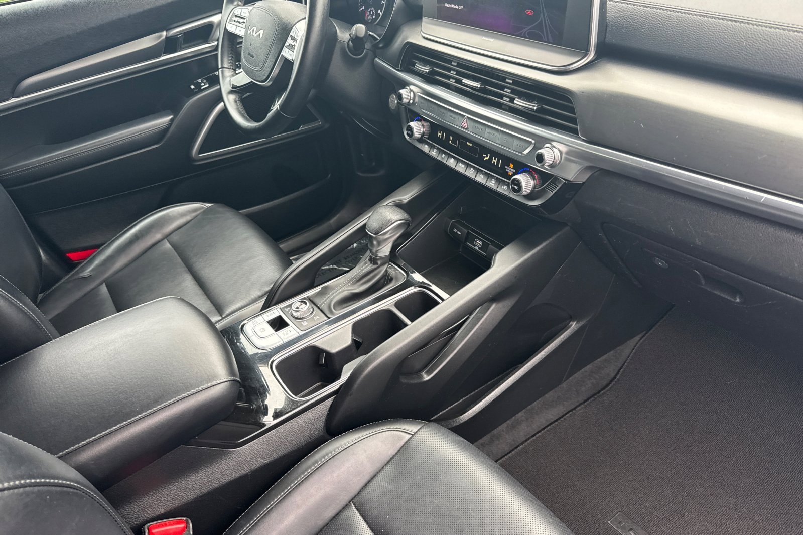 Used 2022 Kia Telluride LX image 17