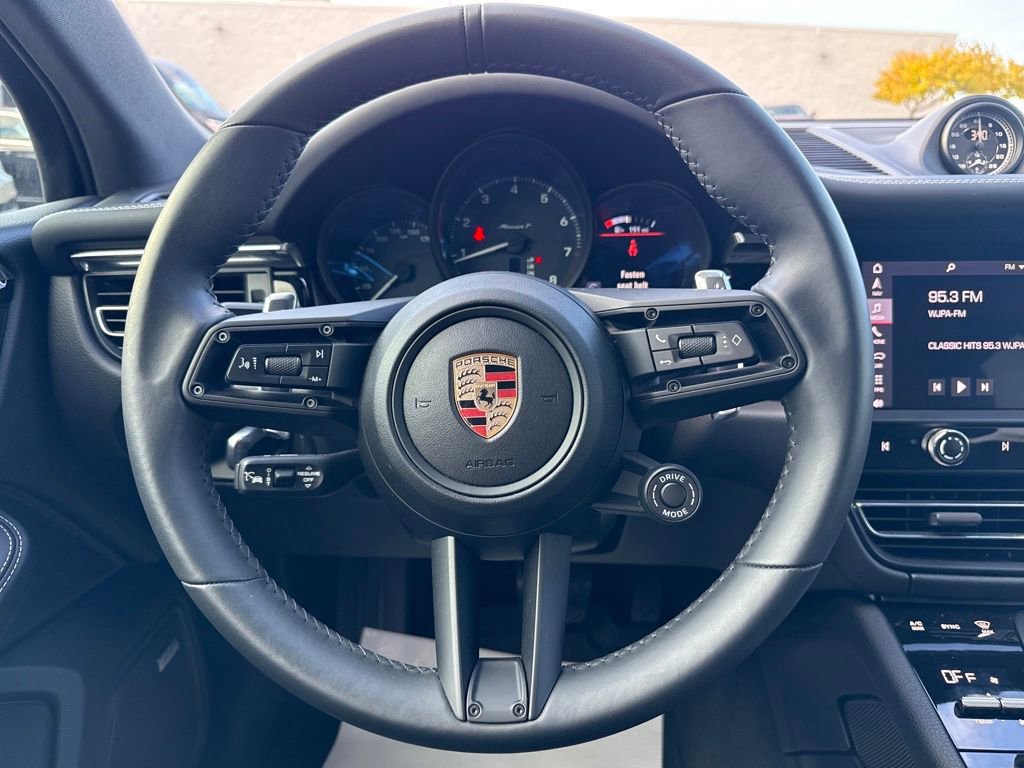 Used 2025 Porsche Macan Base image 14