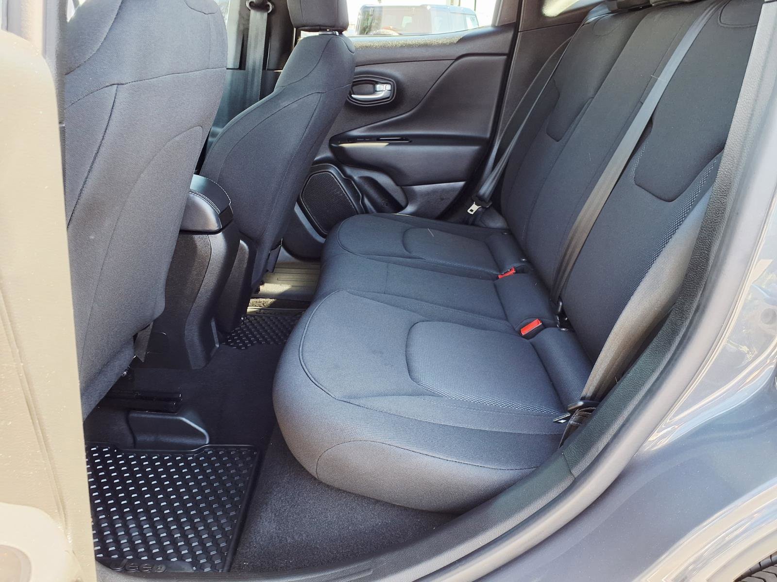 Used 2023 Jeep Renegade Latitude image 16