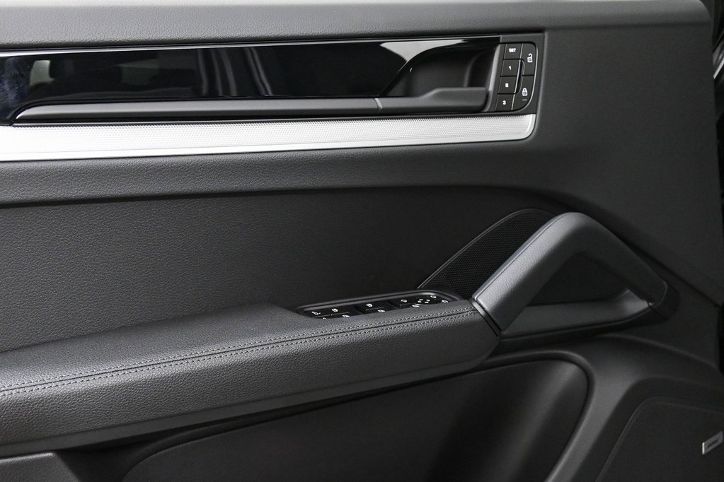 Used 2025 Porsche Cayenne Coupe image 6