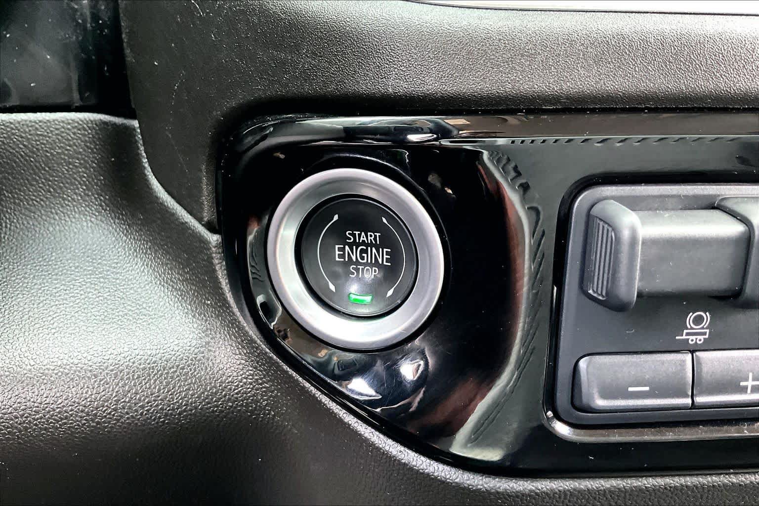 Used 2025 GMC Sierra 1500 SLT AWD/4WD image 35