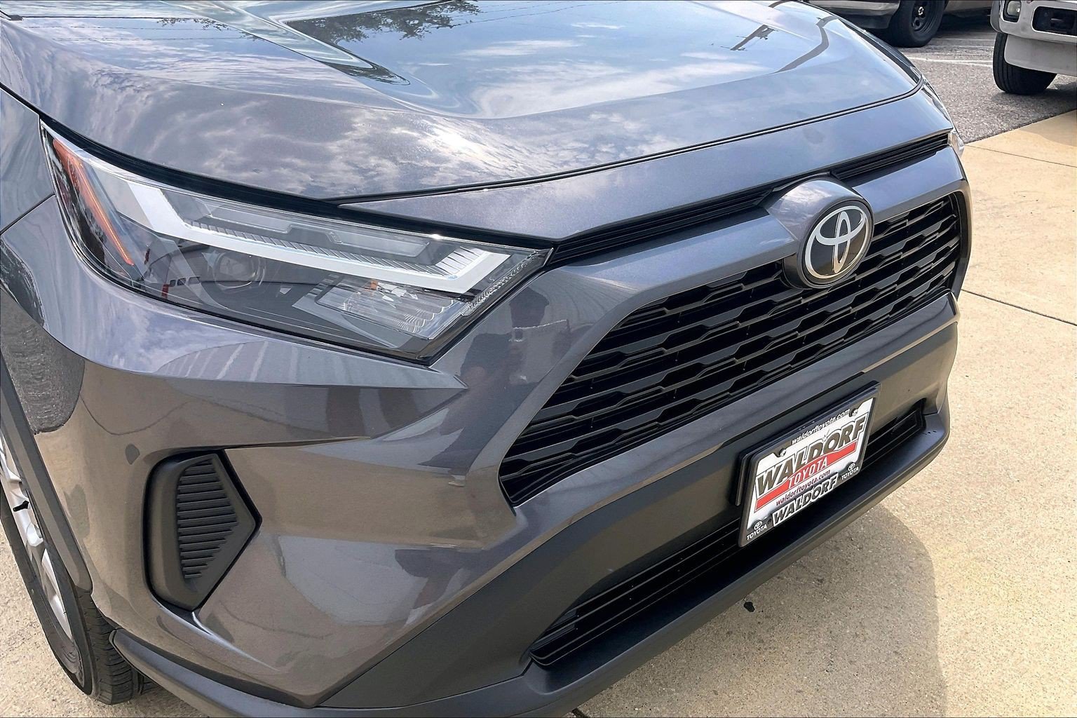 Used 2024 Toyota RAV4 XLE FWD image 34