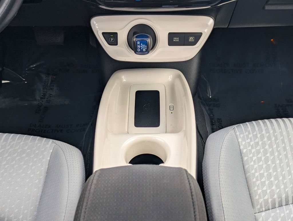 Used 2017 Toyota Prius Three w/ Advanced Technology Package FWD image 19