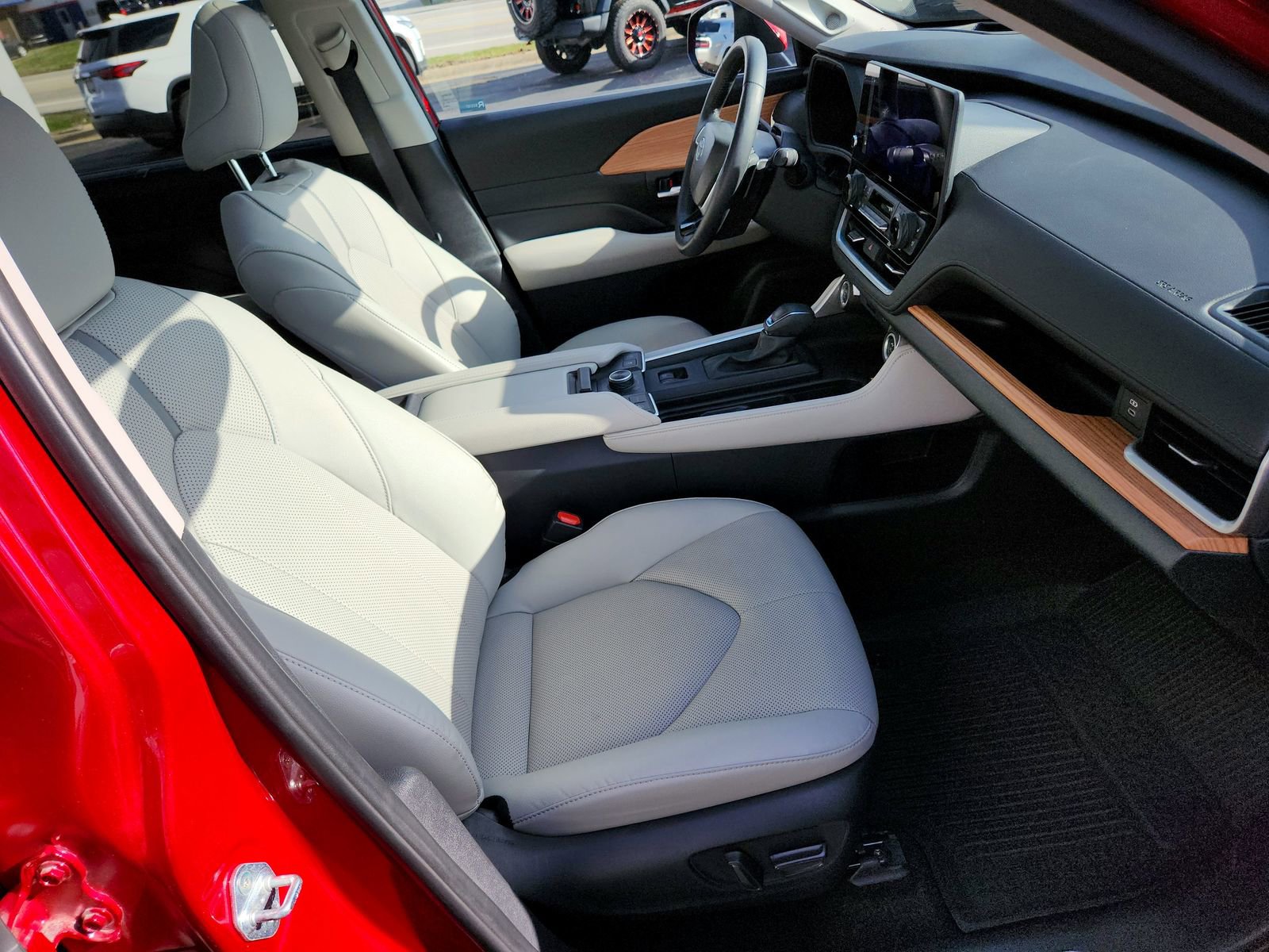 Used 2024 Toyota Grand Highlander Platinum image 26