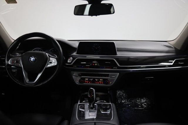 Used 2017 BMW 740i xDrive AWD/4WD image 34