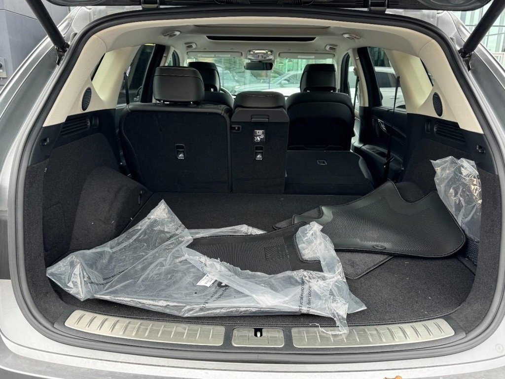 Certified 2025 Genesis GV80 2.5T Prestige image 6