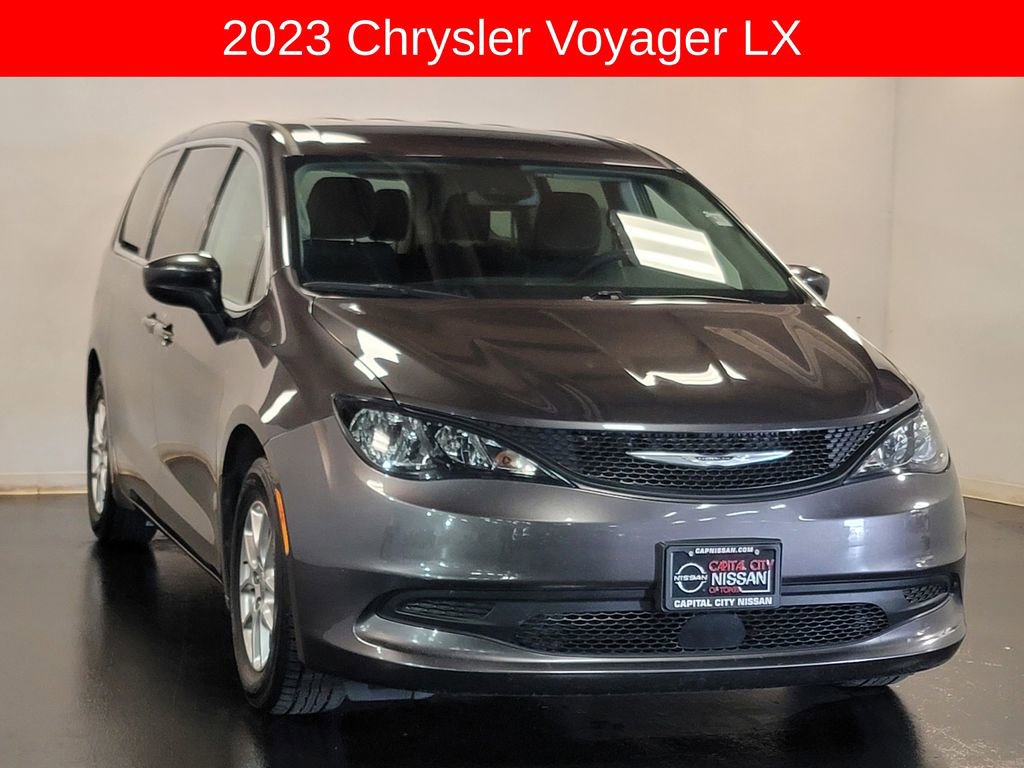 Used 2023 Chrysler Voyager LX video 2