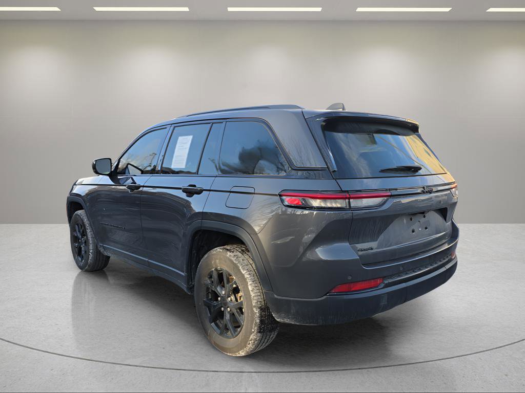Used 2024 Jeep Grand Cherokee Altitude image 8
