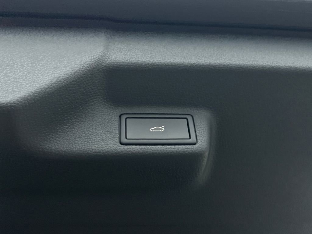 New 2025 Volkswagen ID. Buzz 1st Edition image 16