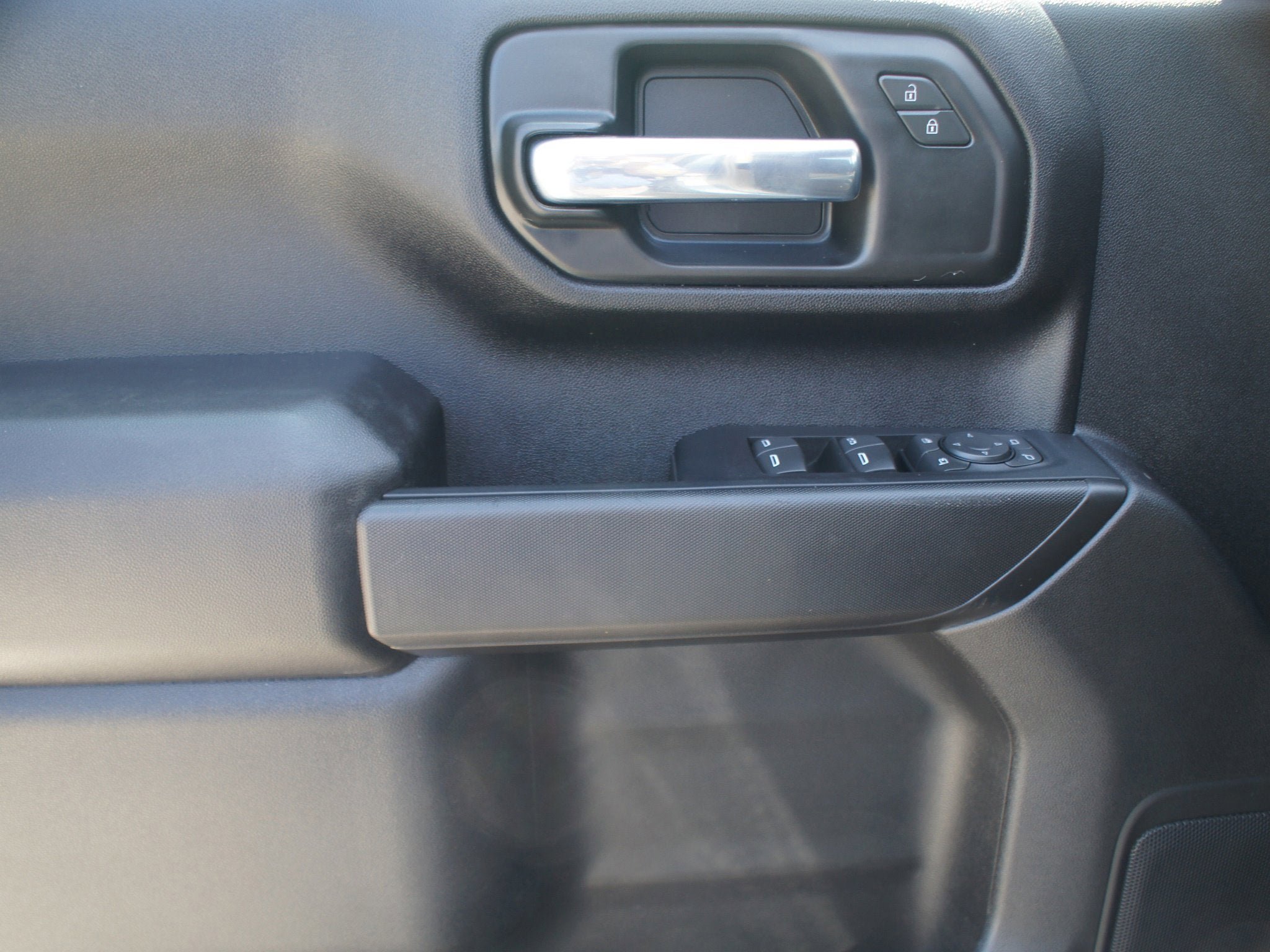 Used 2025 Chevrolet Silverado 2500 Custom w/ Custom Value Package image 28