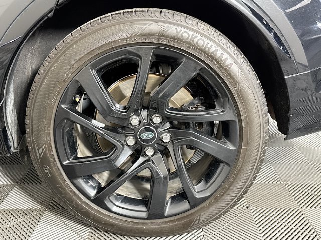 Used 2023 Land Rover Discovery Metropolitan Edition AWD/4WD image 34