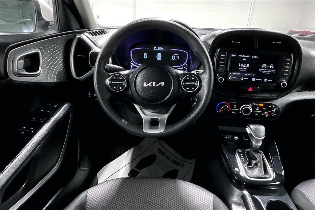 Used 2025 Kia Soul LX w/ LX Technology Package FWD image 6
