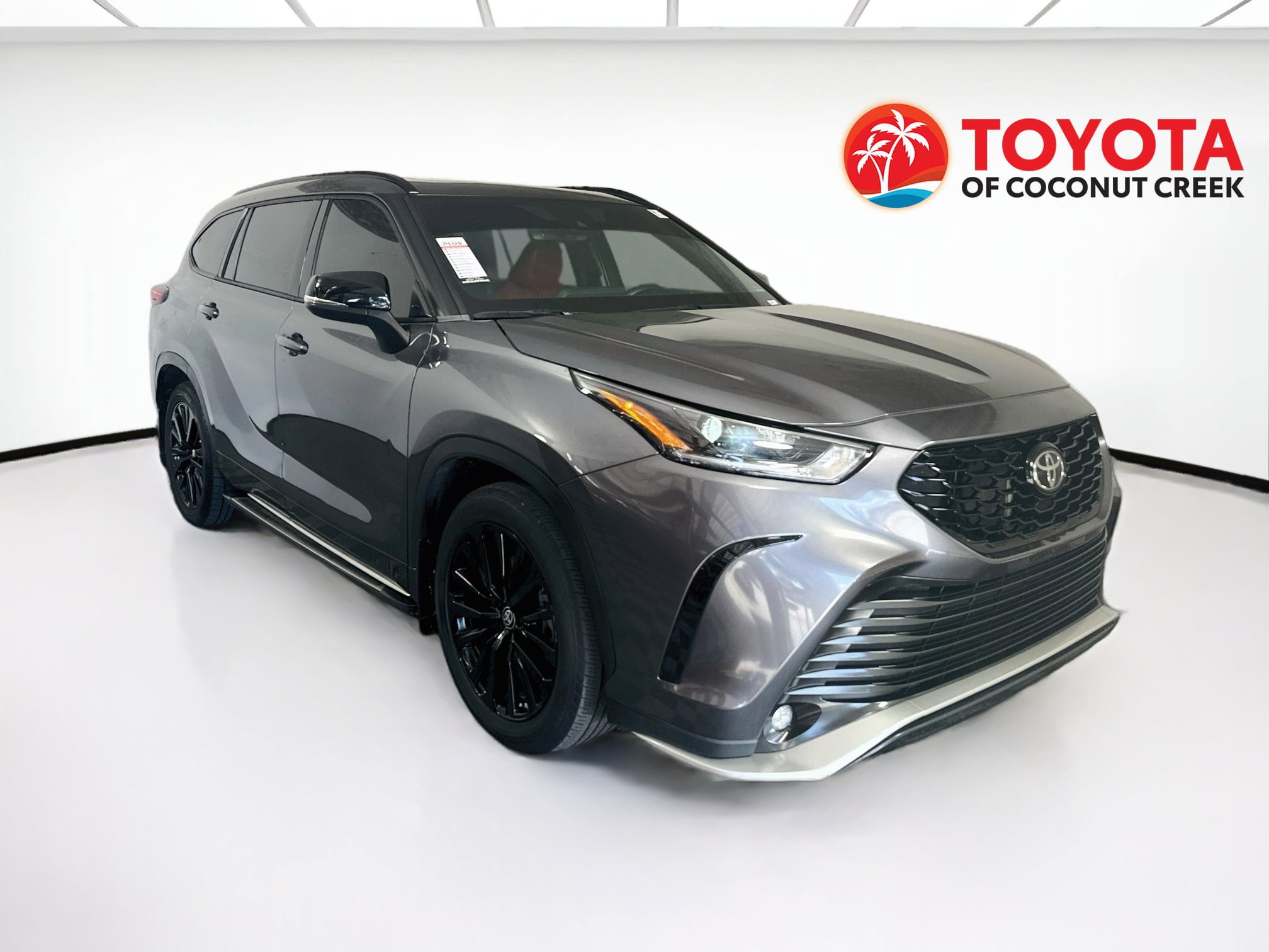 Used 2024 Toyota Highlander XSE FWD image 1