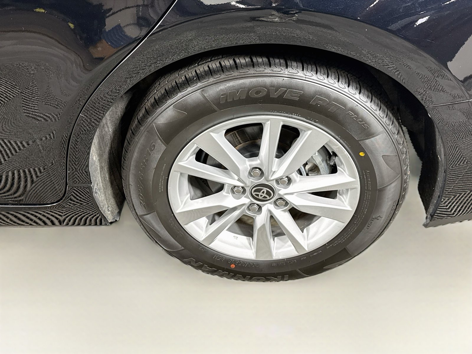 Used 2025 Toyota Camry LE FWD image 21