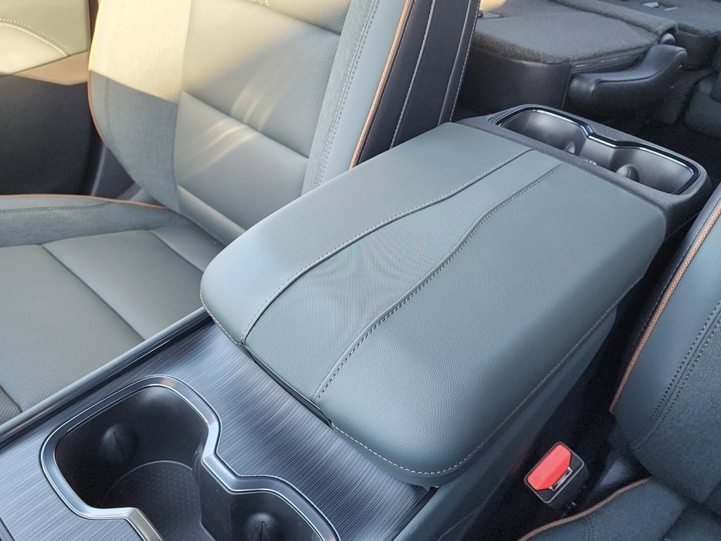 New 2026 GMC Acadia AT4 w/ Super Cruise Package image 34