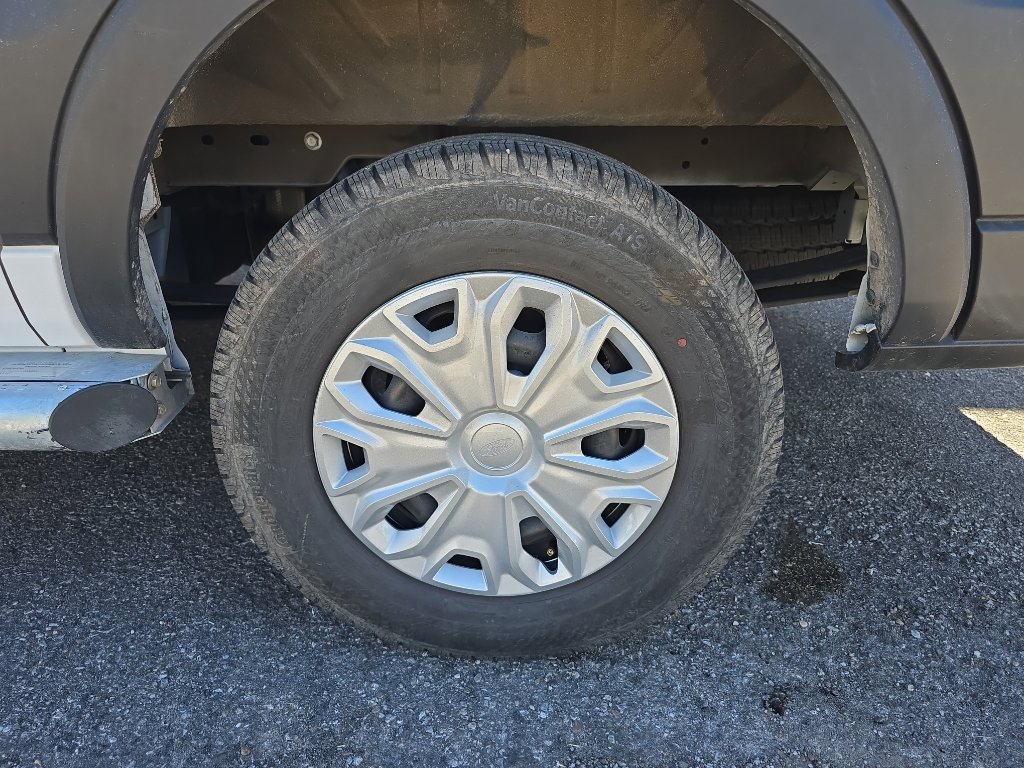 Used 2024 Ford Transit 250 Low Roof w/ Exterior Upgrade Package image 31