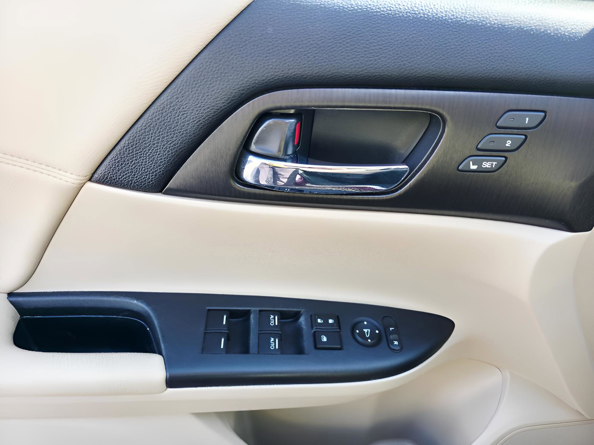 Used 2015 Honda Accord EX-L image 17
