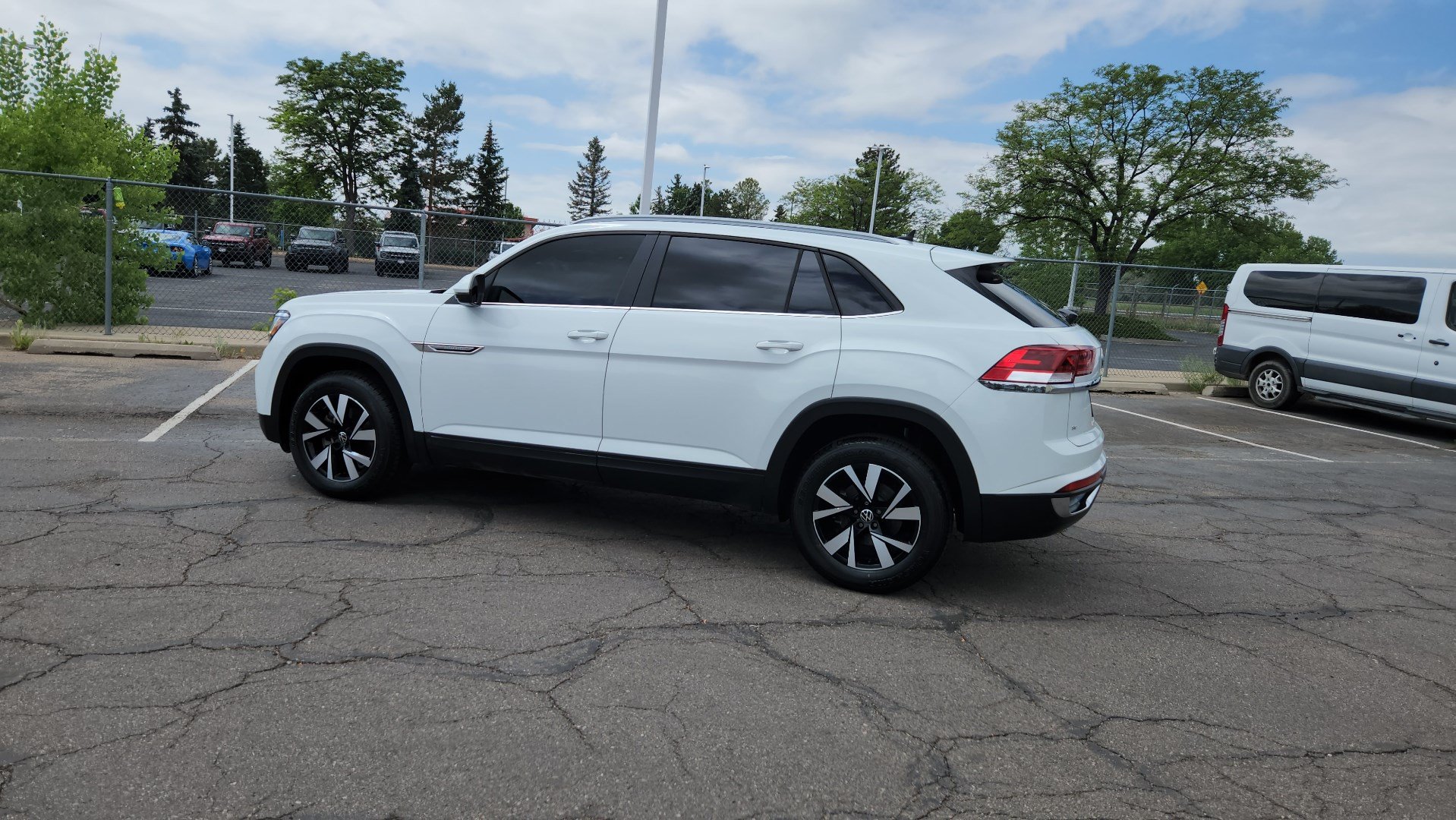 Used 2022 Volkswagen Atlas Cross Sport SE FWD image 6