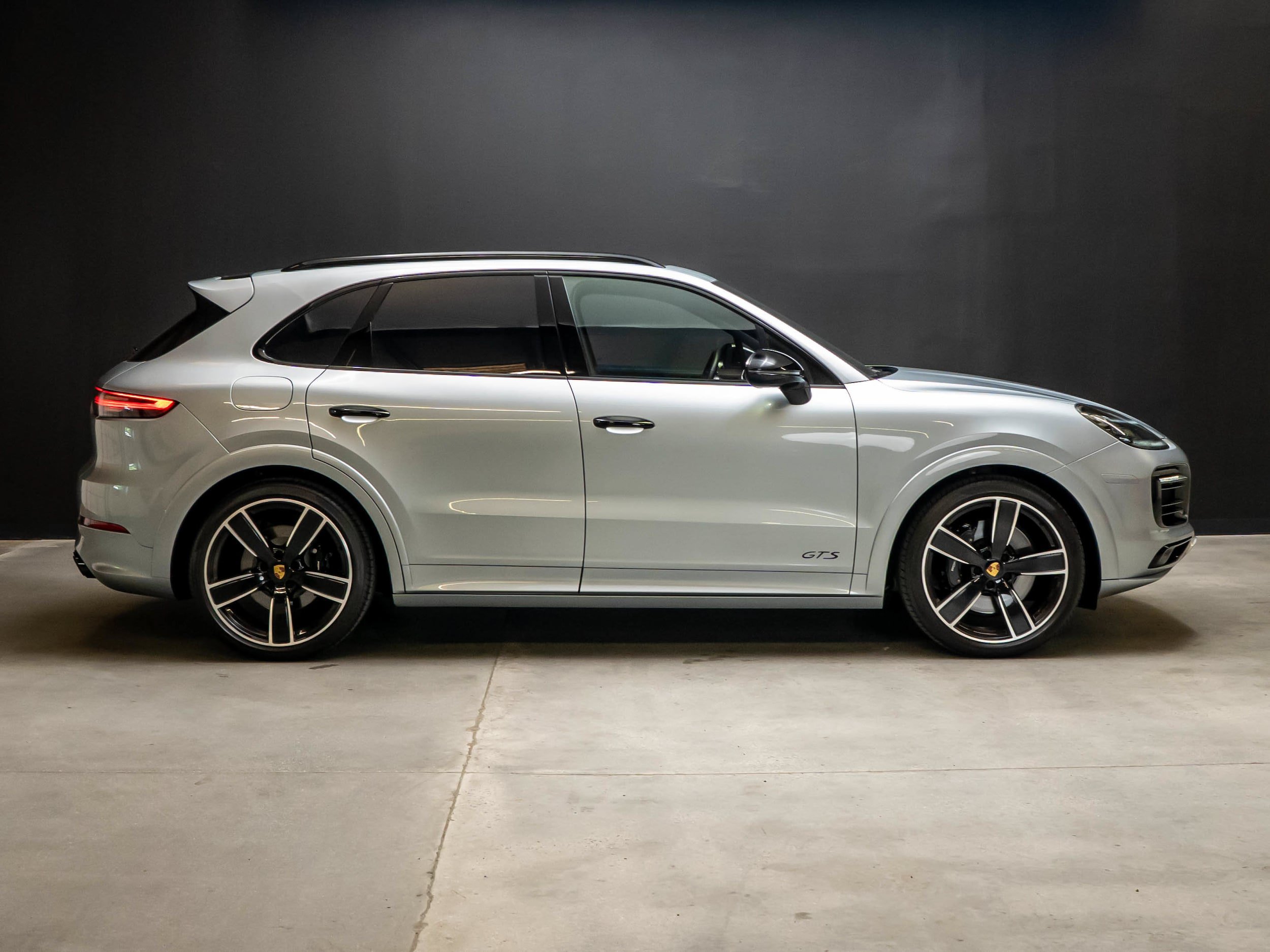 Used 2022 Porsche Cayenne GTS AWD/4WD image 8