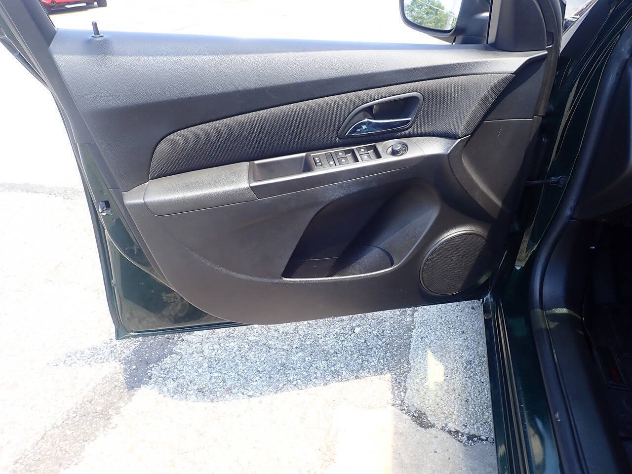 Used 2015 Chevrolet Cruze LT FWD image 9