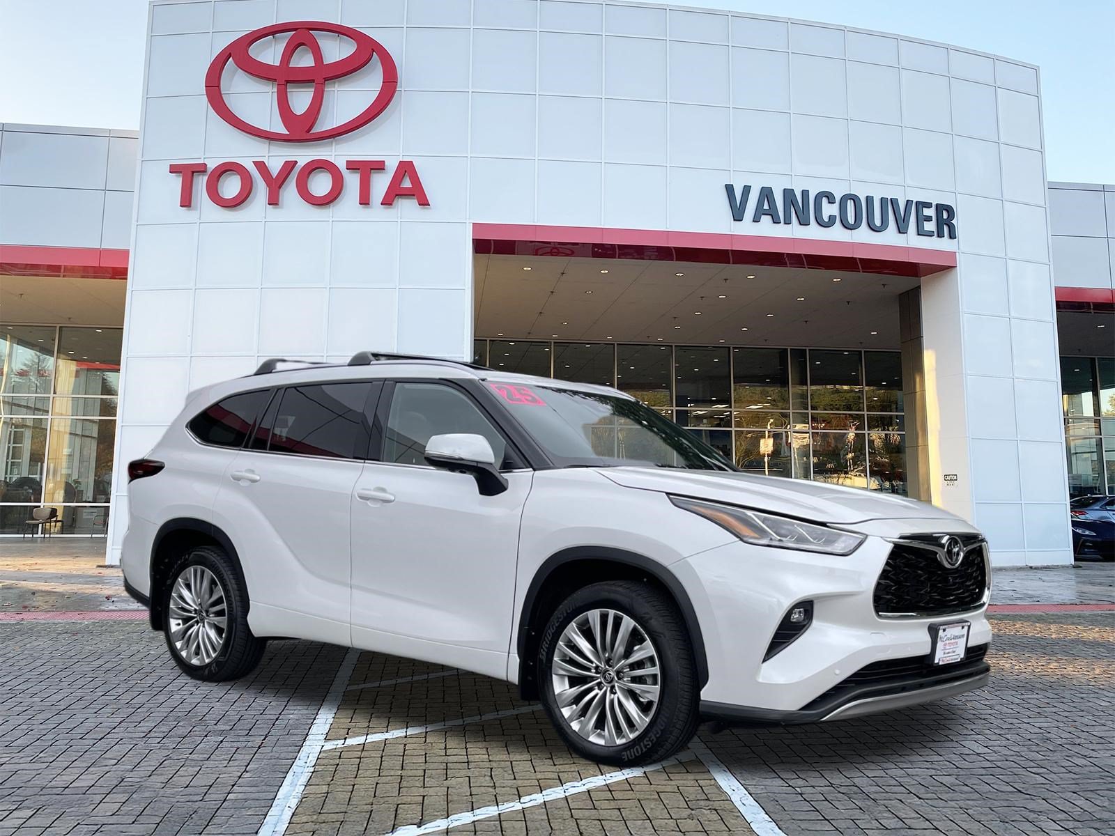 Certified 2025 Toyota Highlander Platinum AWD/4WD 360° Tour