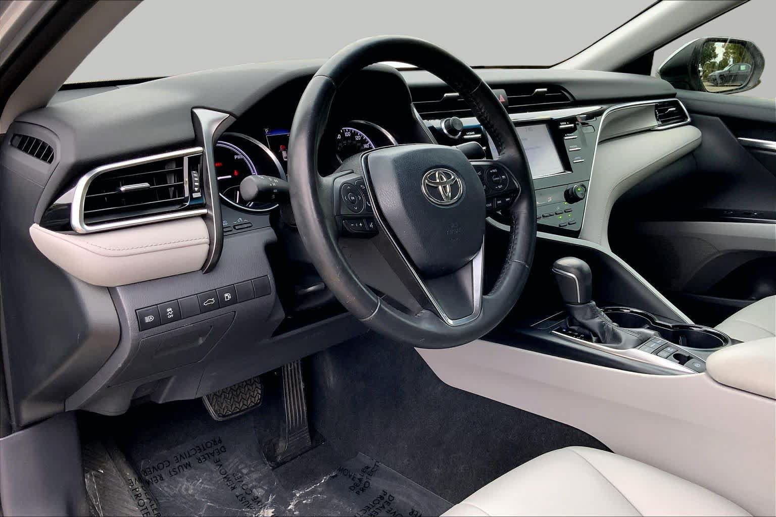 Used 2018 Toyota Camry SE FWD image 17