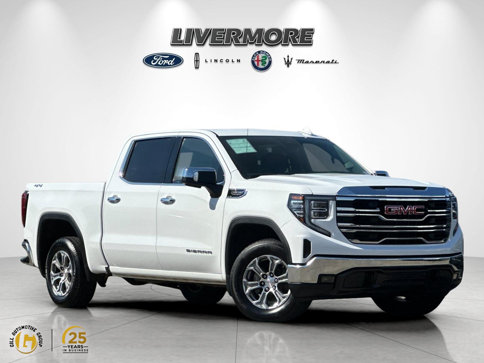 Used 2025 GMC Sierra 1500 SLT AWD/4WD image 1