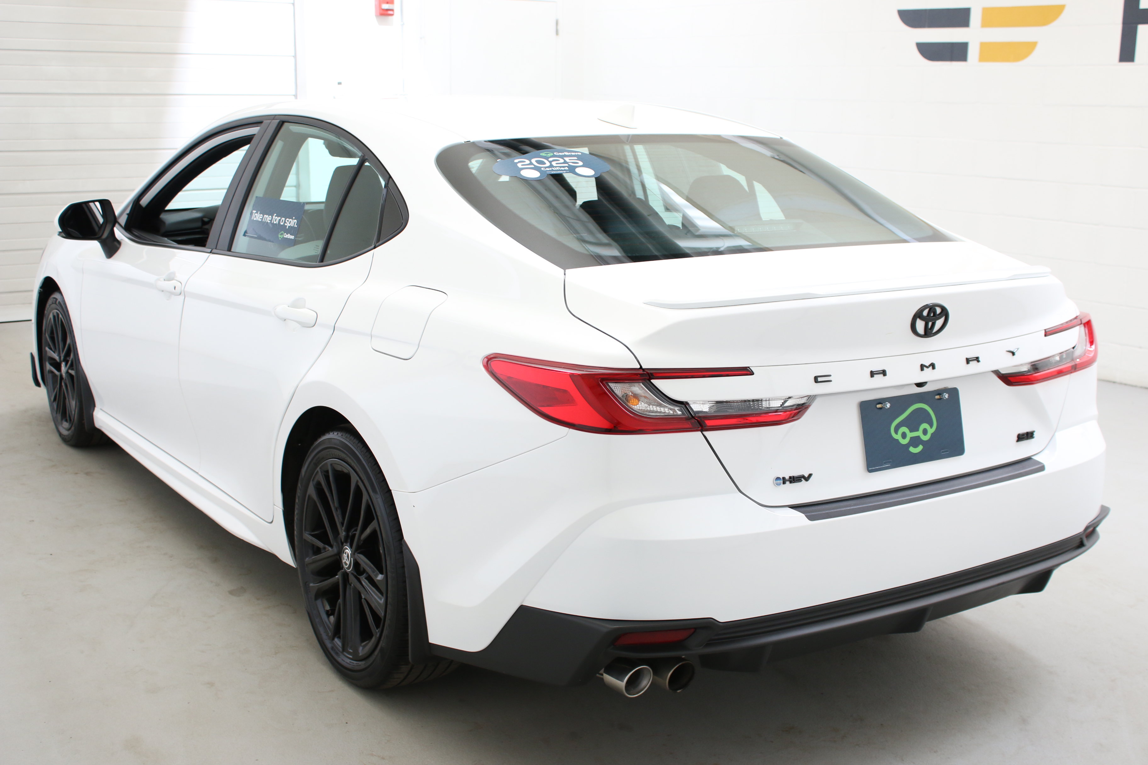 Used 2025 Toyota Camry SE w/ Convenience Package FWD image 4