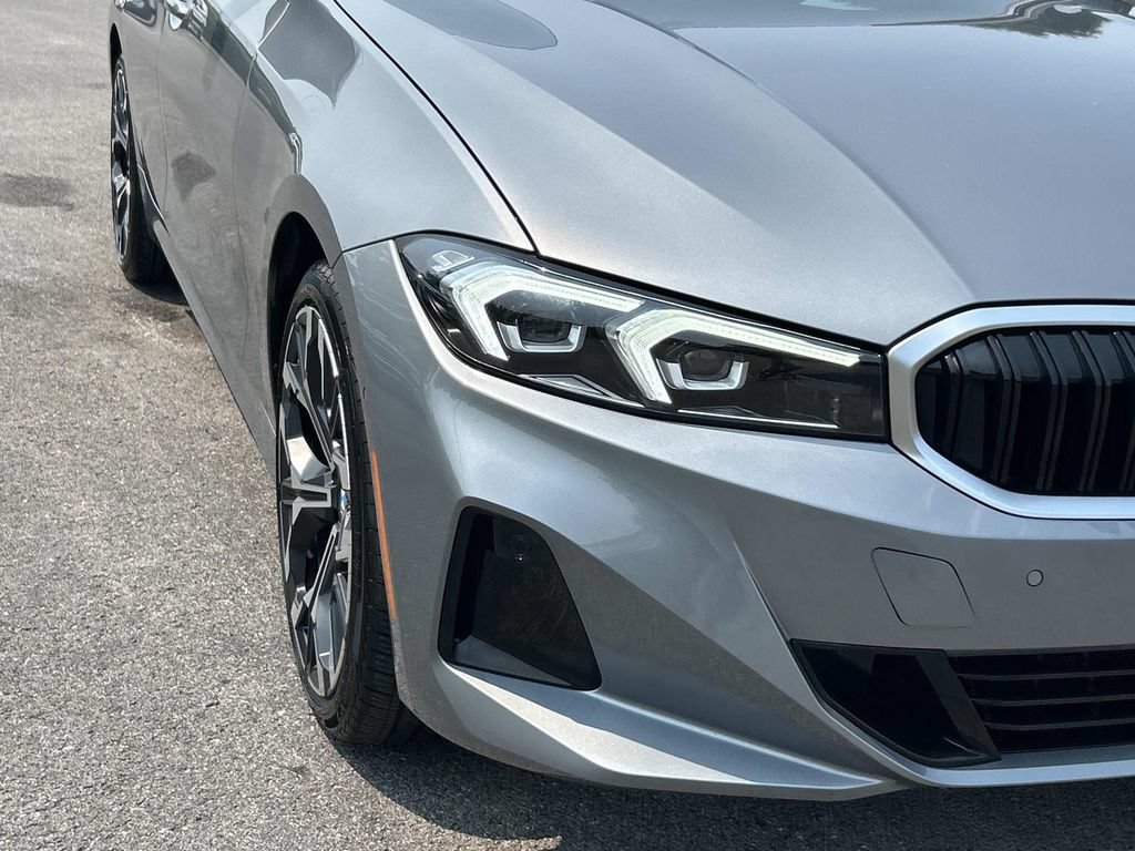 Used 2025 BMW 330i Sedan w/ Premium Package RWD image 11