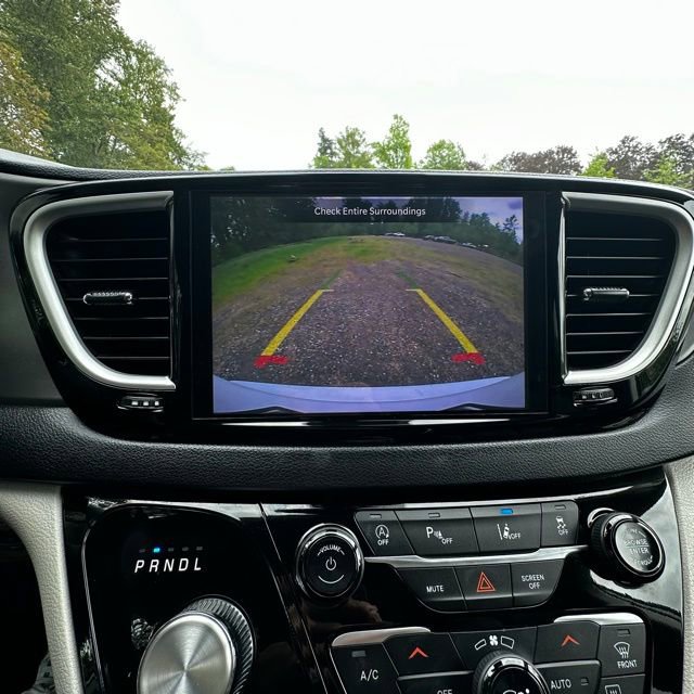 Used 2023 Chrysler Pacifica Touring-L FWD image 29