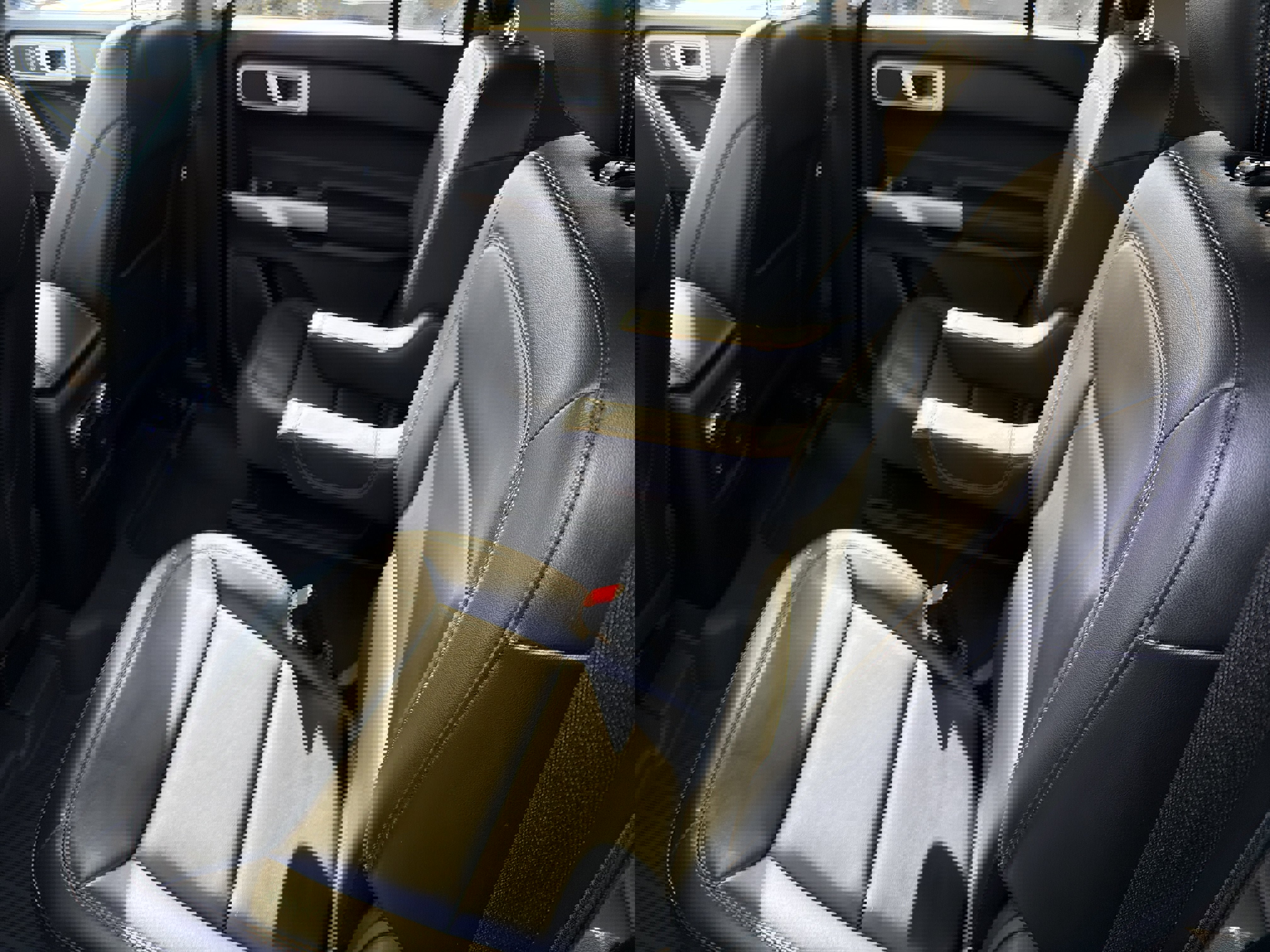 Used 2022 Ford Explorer XLT w/ Equipment Group 202A image 23