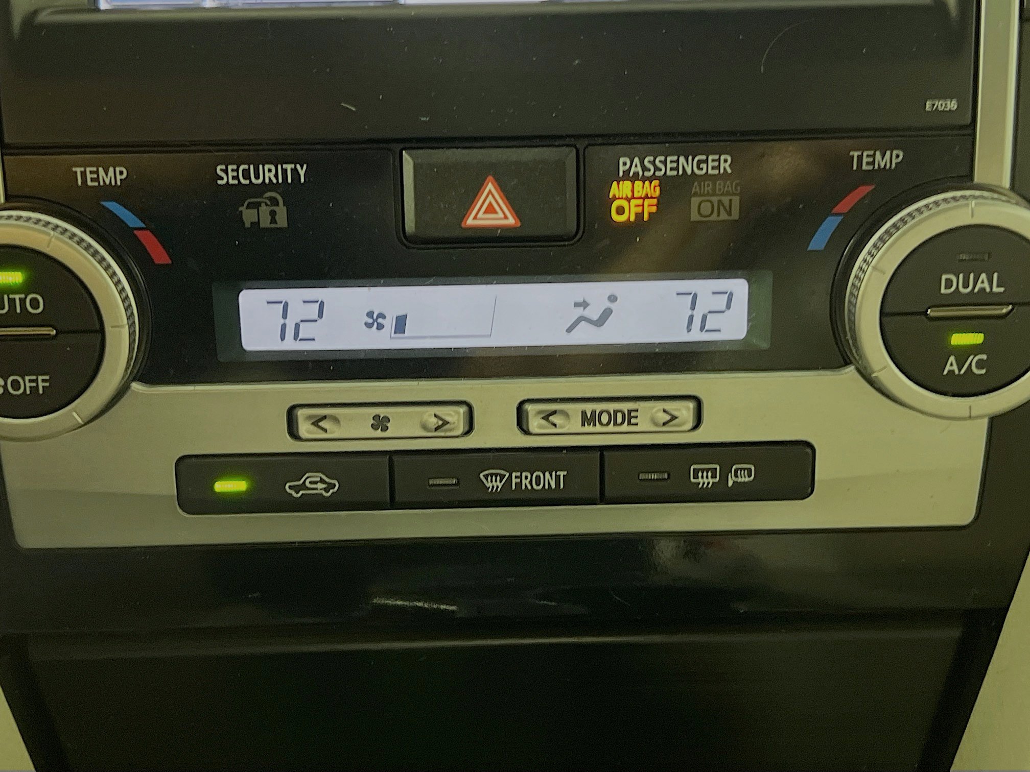 Used 2014 Toyota Camry XLE w/ Leather Package FWD image 26