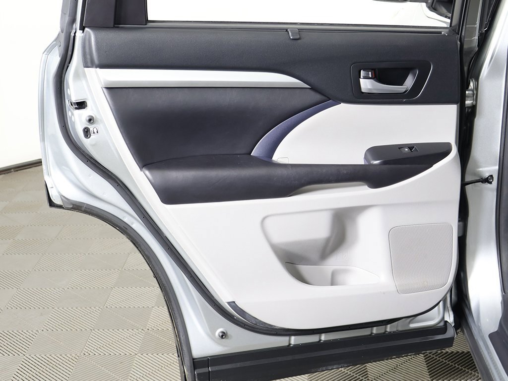 Used 2017 Toyota Highlander XLE image 27