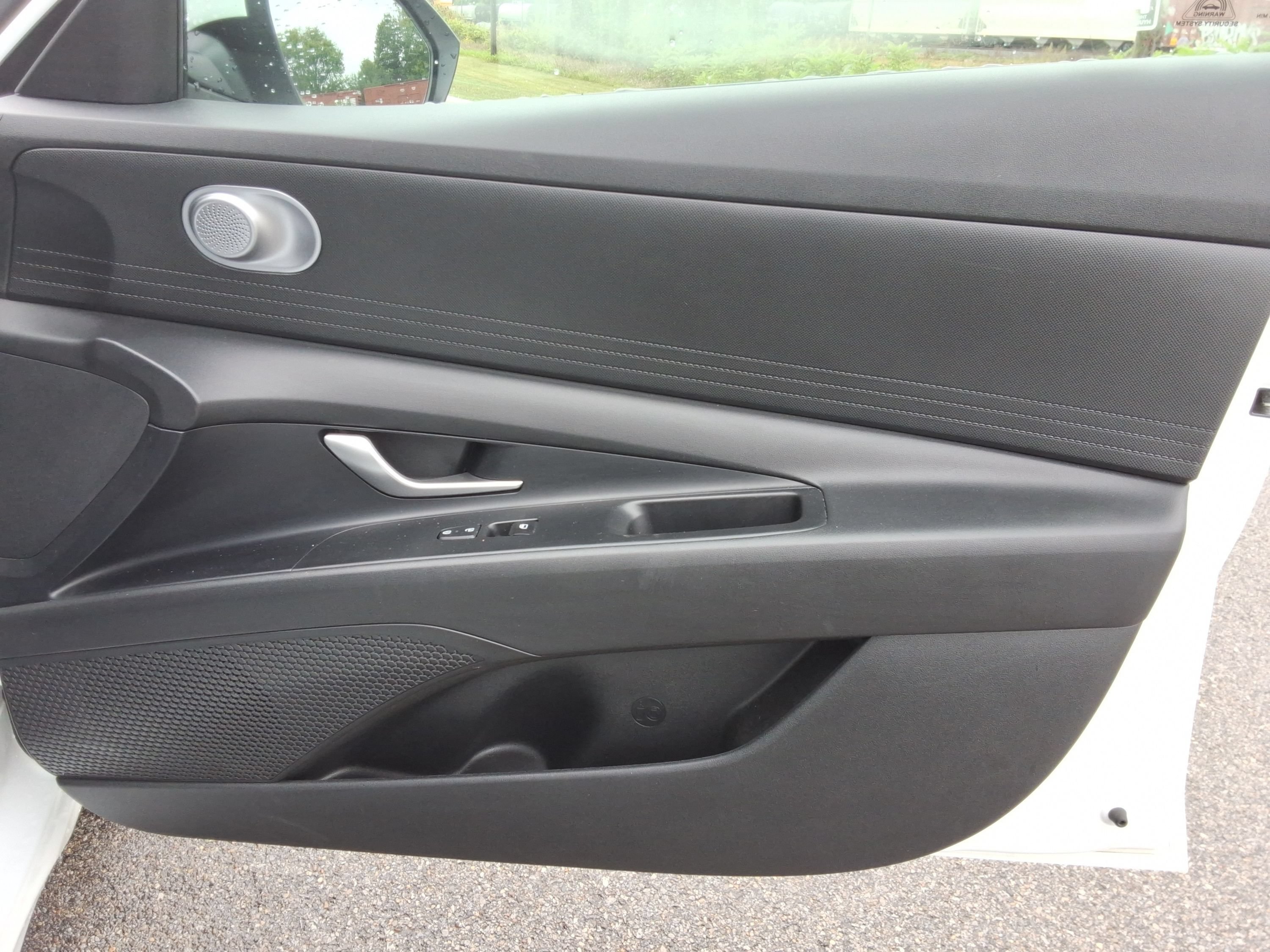 Used 2021 Hyundai Elantra SE FWD image 24