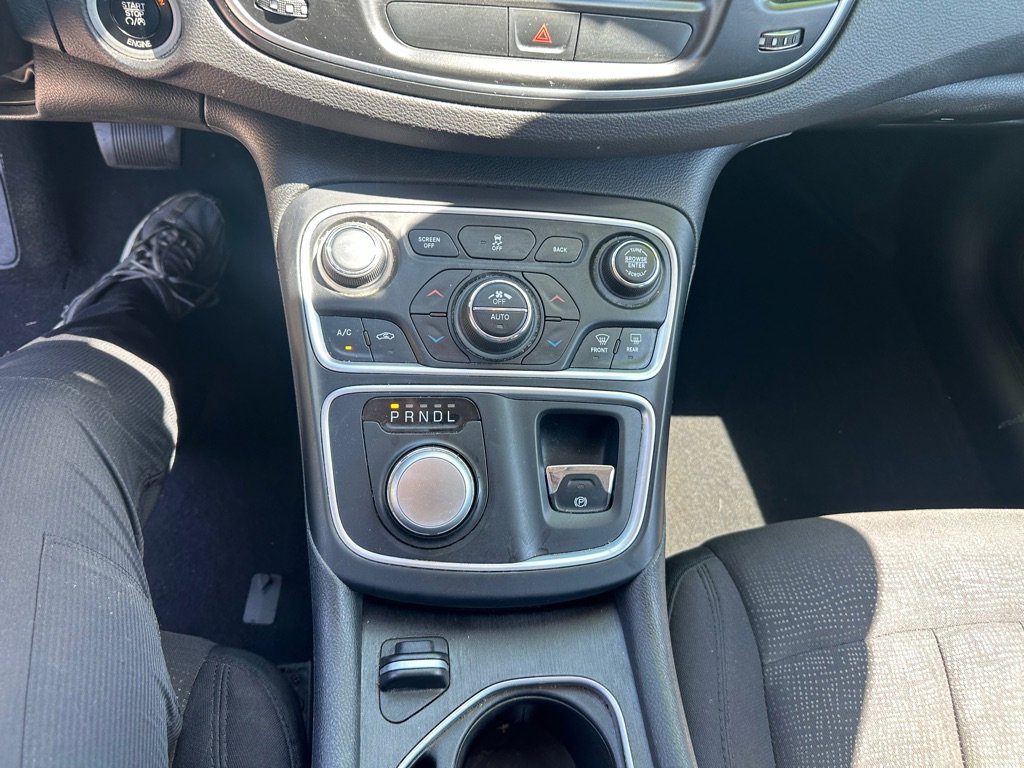 Used 2015 Chrysler 200 Limited w/ Convenience Group image 14