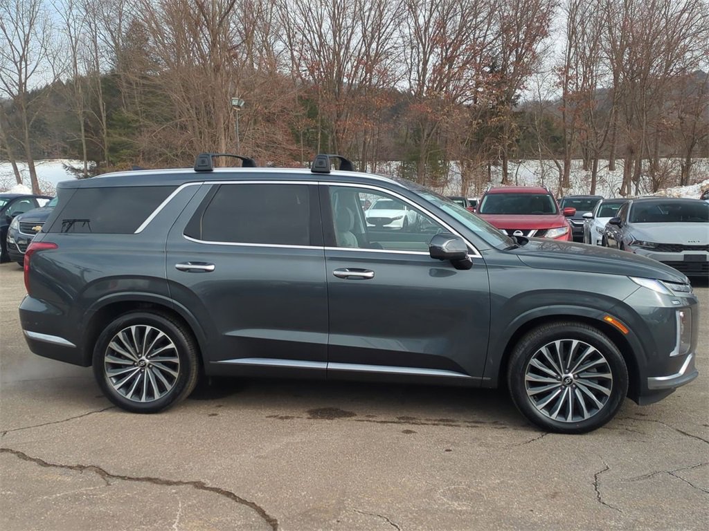 Used 2023 Hyundai Palisade Calligraphy image 3