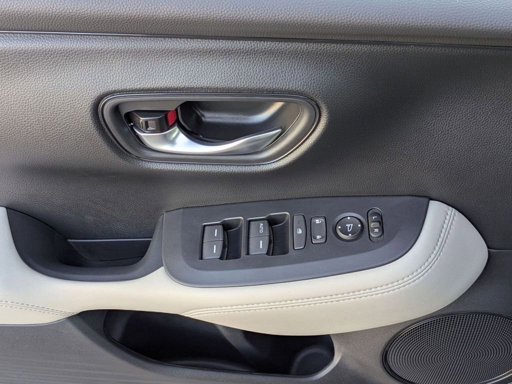 Certified 2026 Honda HR-V LX image 6