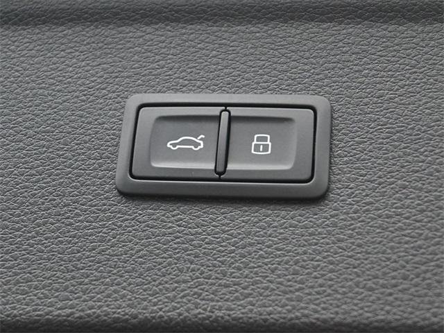 Used 2023 Audi Q5 2.0T Premium w/ Convenience Package image 32