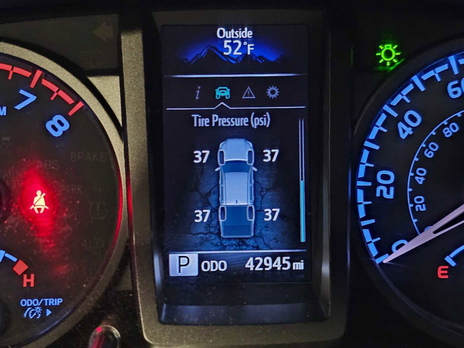 Used 2021 Toyota Tacoma TRD Sport w/ Technology Package image 13