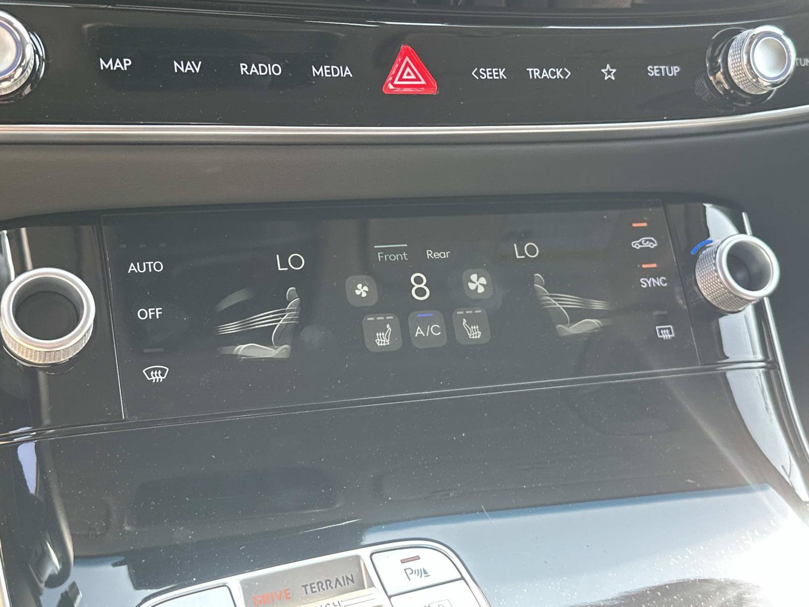 New 2026 Genesis GV70 2.5T AWD/4WD image 17