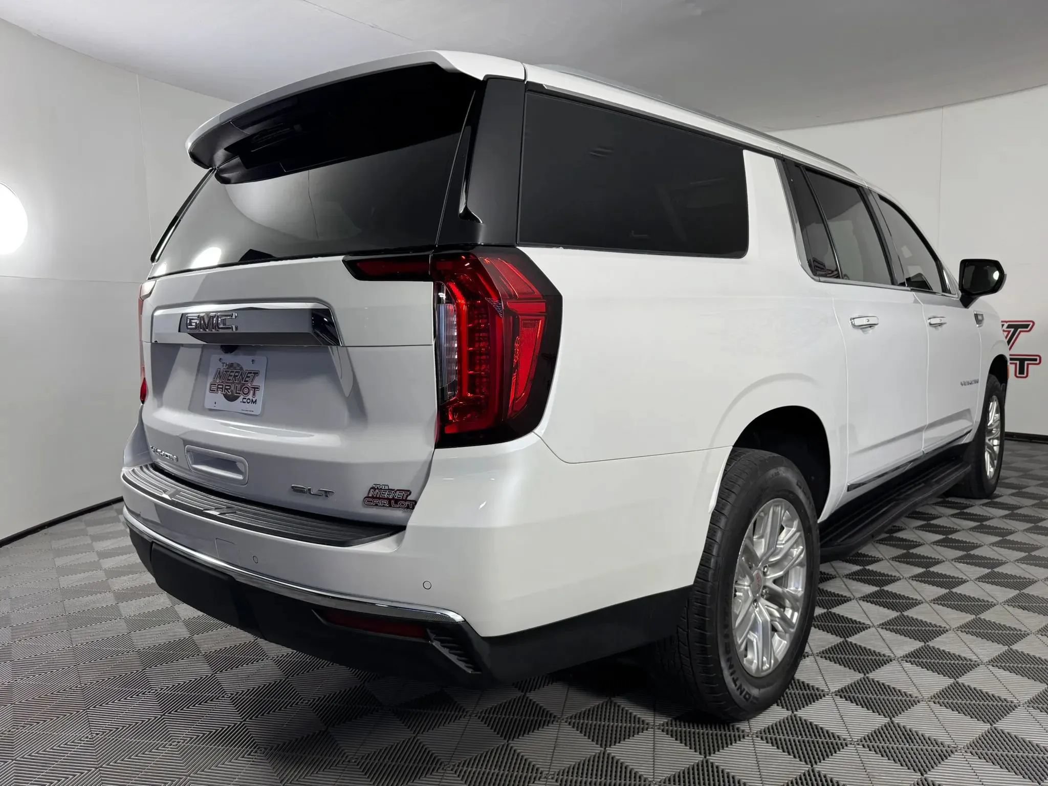 Used 2023 GMC Yukon XL SLT AWD/4WD image 30