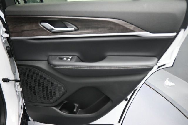 New 2026 Jeep Grand Cherokee Altitude AWD/4WD image 22
