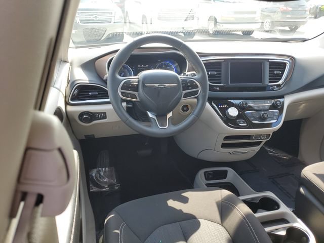 Used 2023 Chrysler Voyager LX FWD image 12