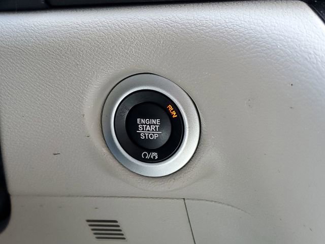 Used 2024 Chrysler Pacifica Touring-L FWD image 16