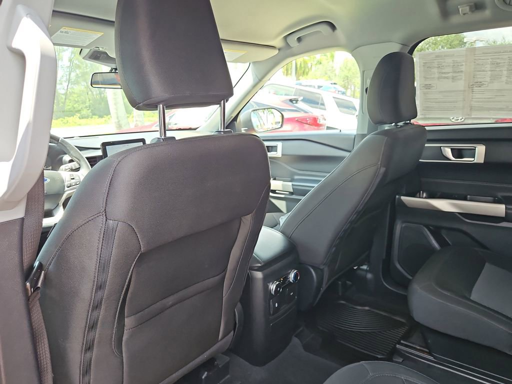 Used 2022 Ford Explorer XLT image 11